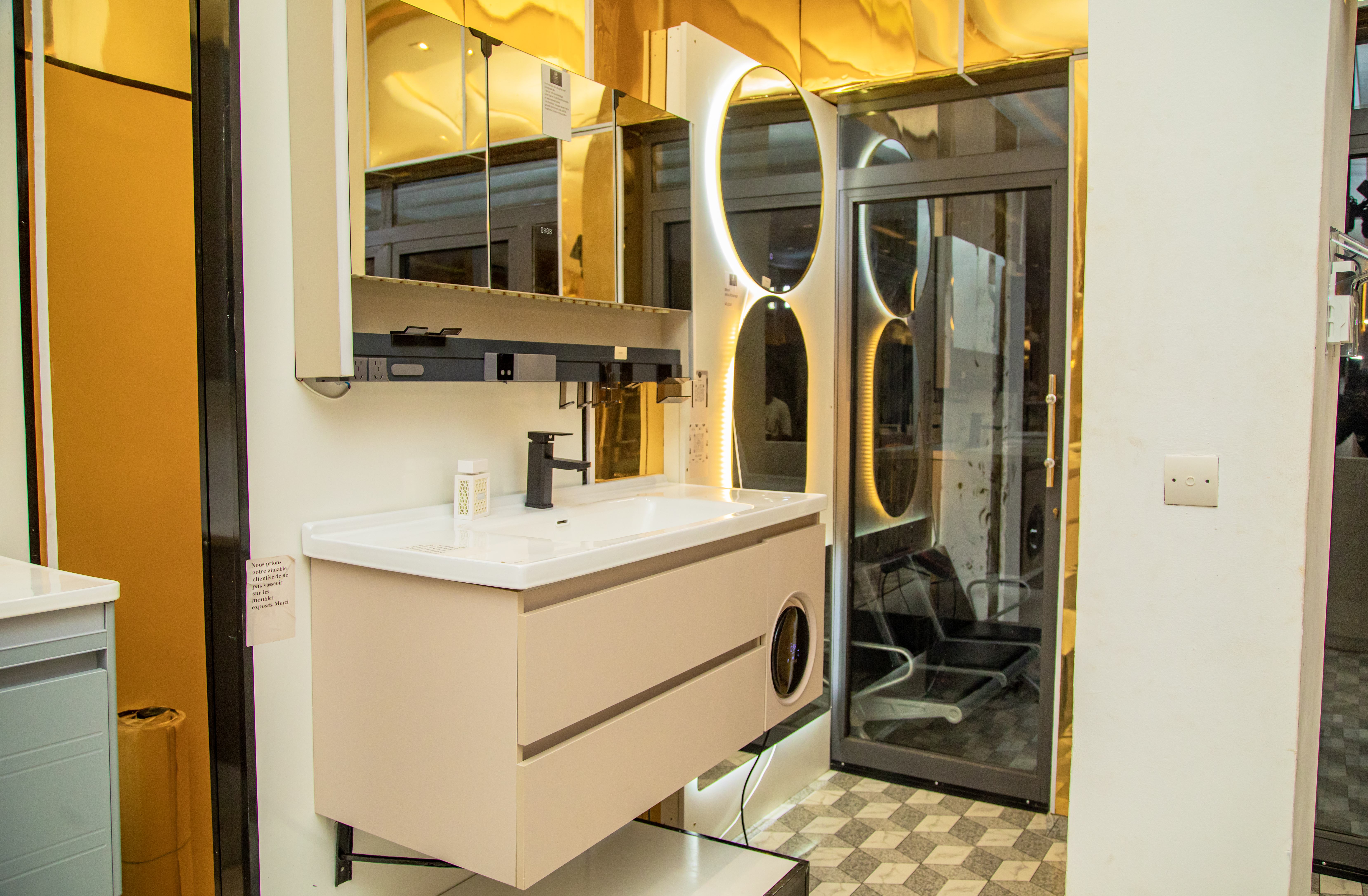 Showroom luxe - Elegant Living Space